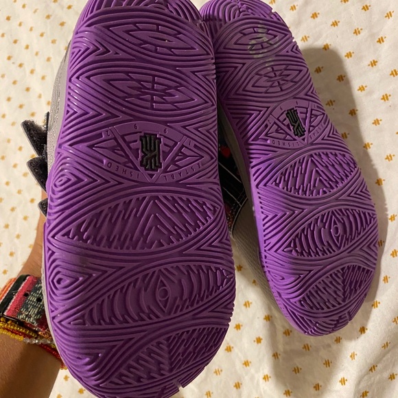 Kyrie Irving Size 8 New - Picture 2 of 3